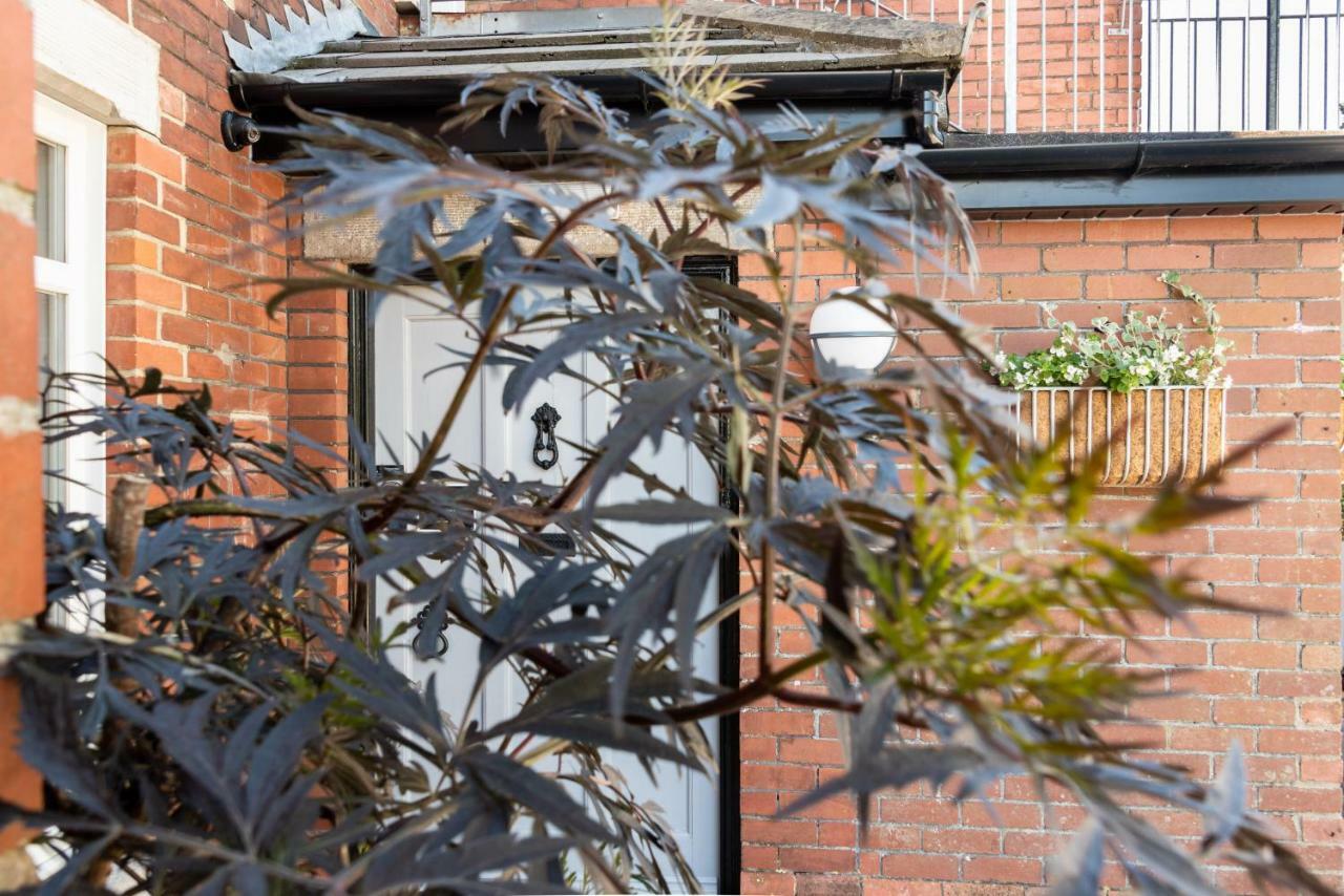 The Dartmouth Boutique B &B Bed & Breakfast Exterior photo